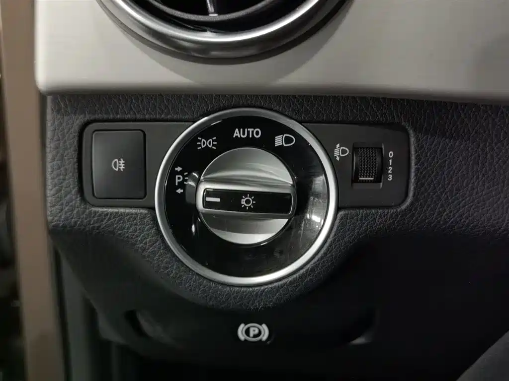 Mercedes-Benz GLK-Class 2013 GLK 300 4MATIC Dynamic Sunroof фото 21