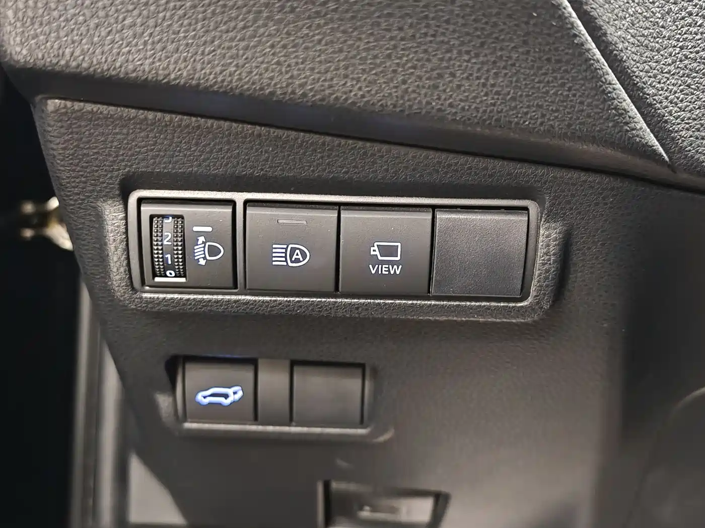Toyota Frontlander 2022 2.0L CVT Luxury PLUS Edition фото 8