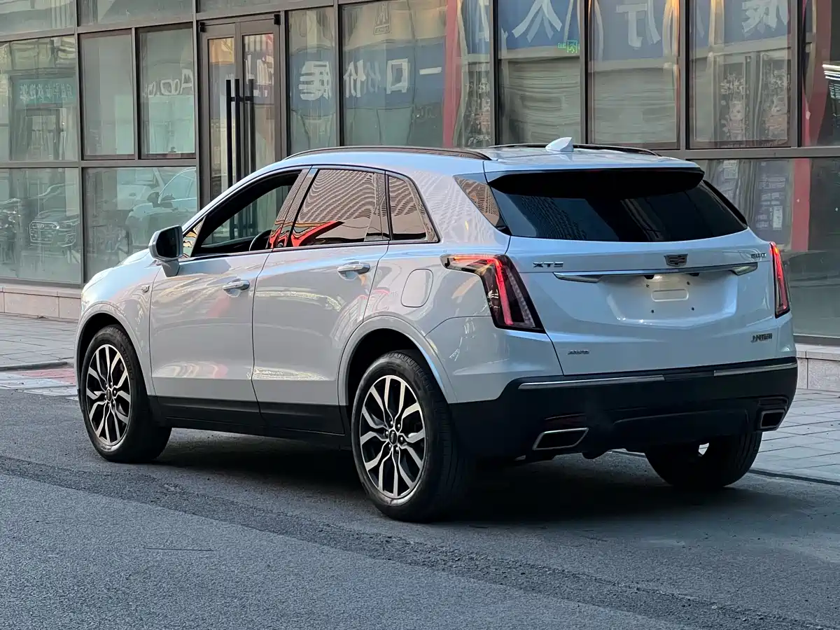 CADILLAC XT5