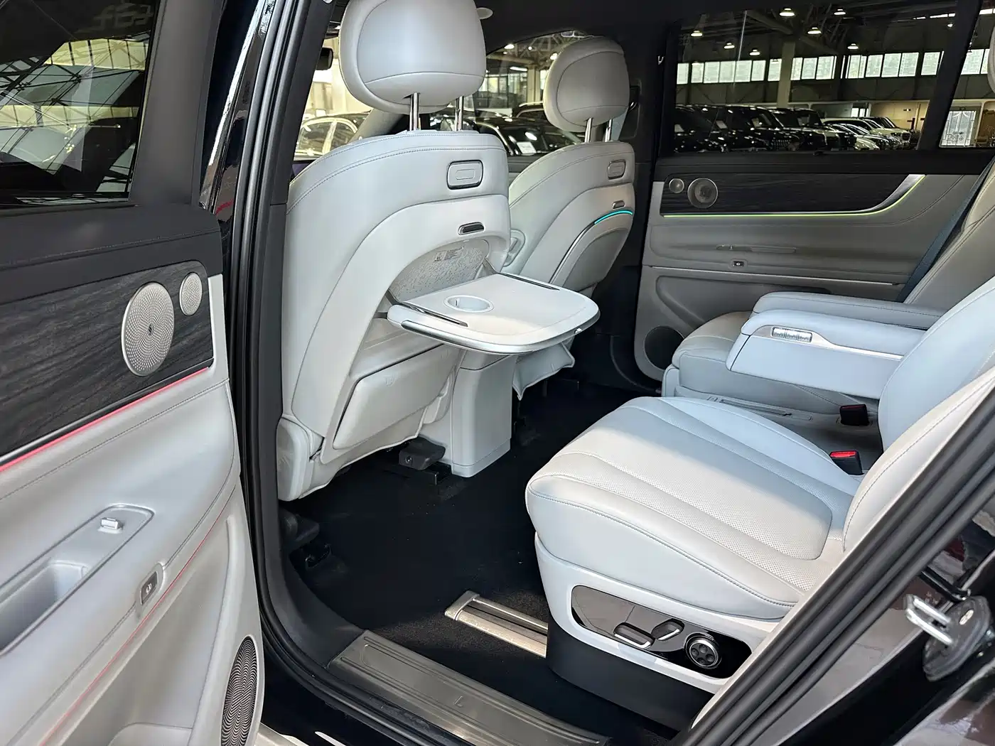 AITO Wenjie AITO M9 2024 Extended Range Ultra 42kWh 6-Seater фото 19