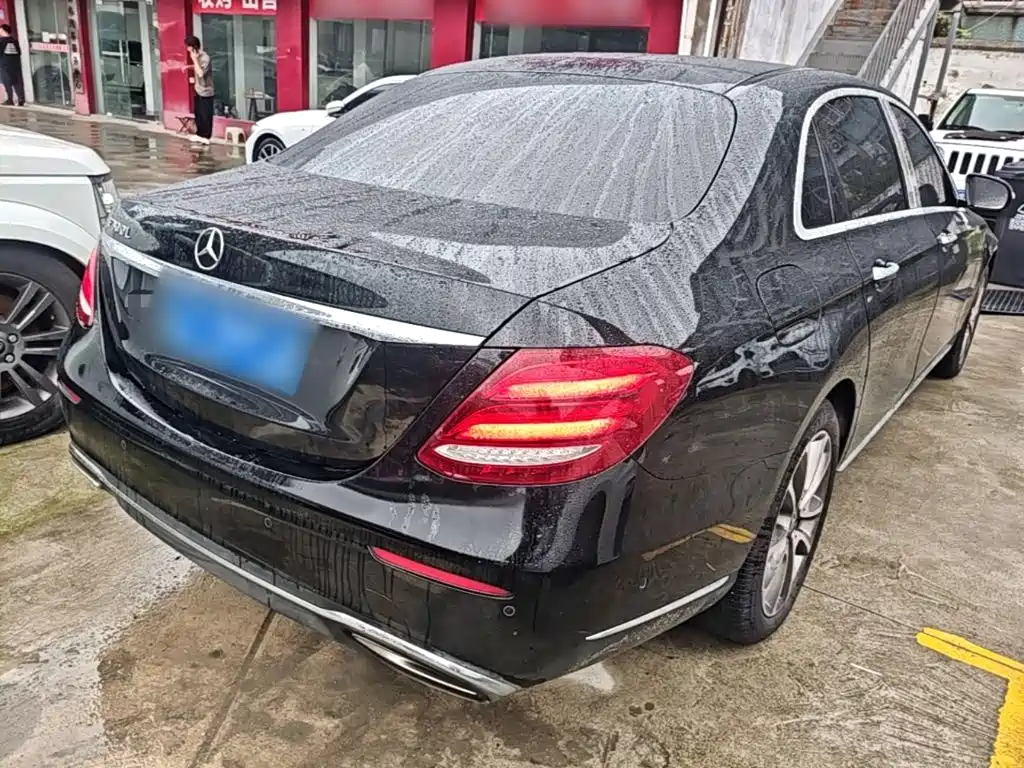 Фото 7 - Mercedes-Benz E-Class