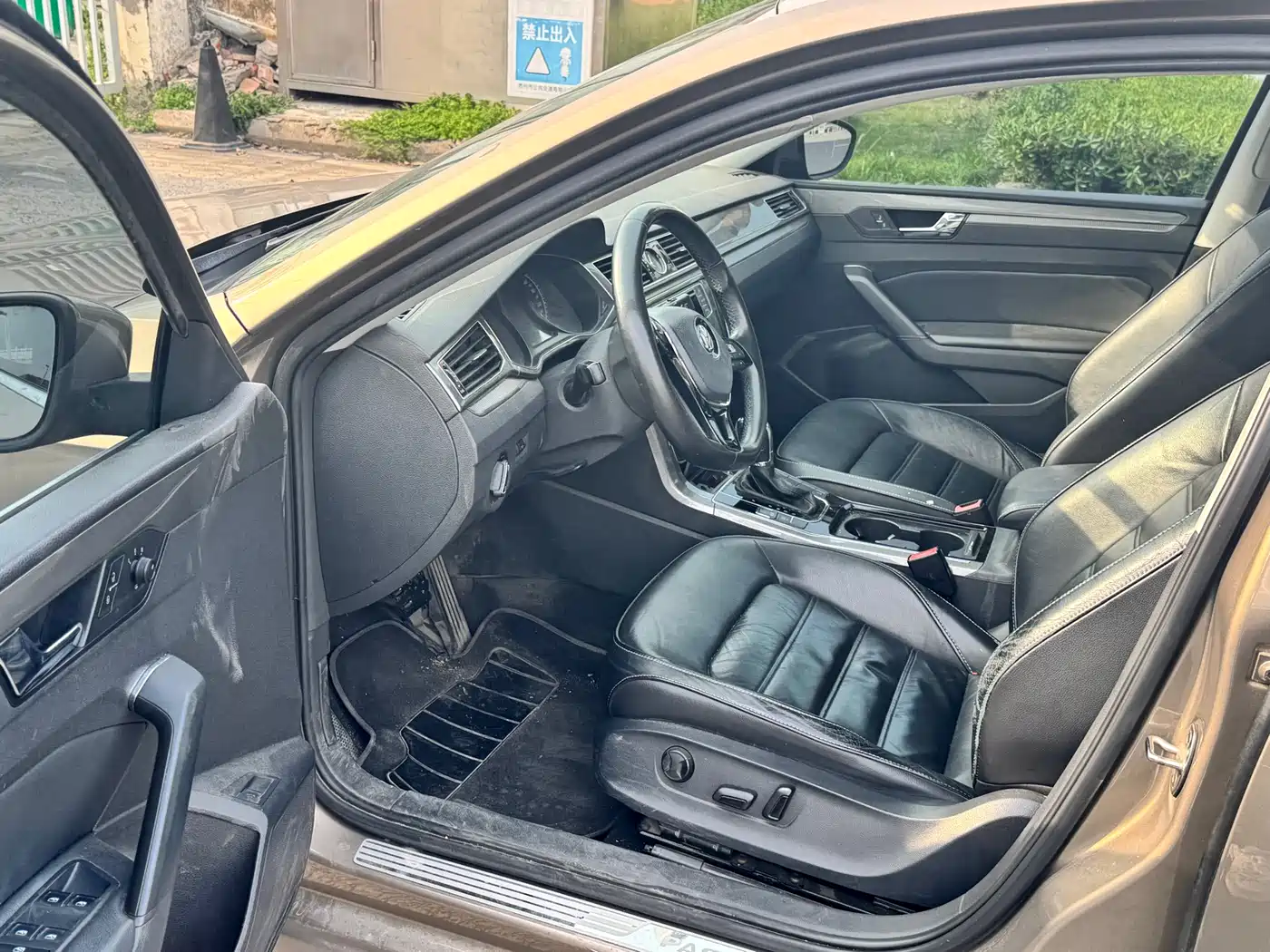 Volkswagen Passat 2016 280TSI DSG Honor Edition фото 6