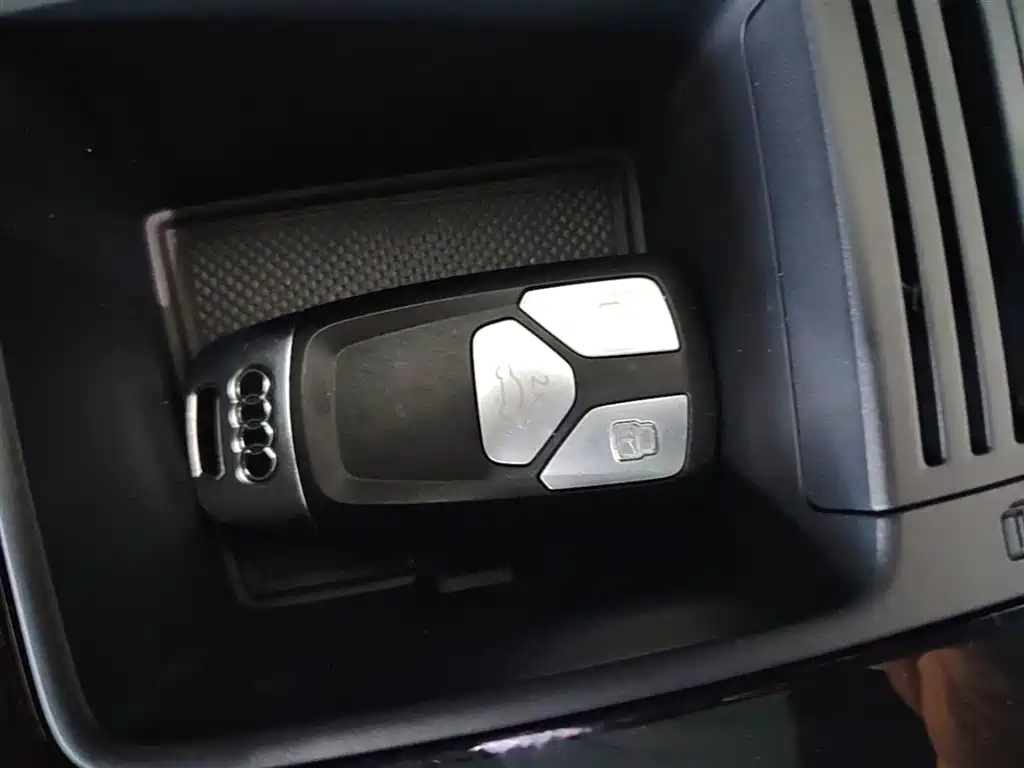 Audi Q5L 2024 Model 45 TFSI Luxury Dynamic фото 9