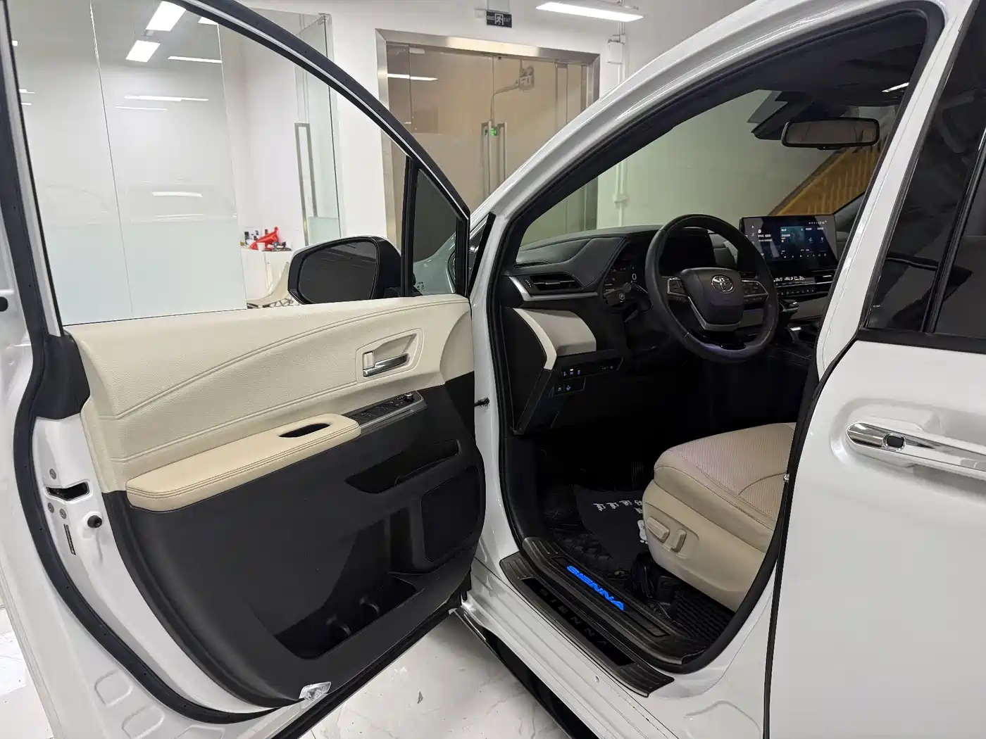 Toyota Sienna 2021 2.5L Hybrid Ultimate Edition фото 8