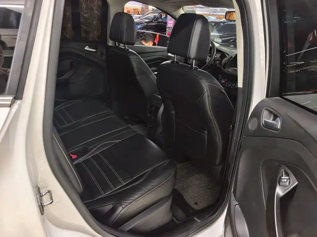 Фото 18 - Ford Kuga