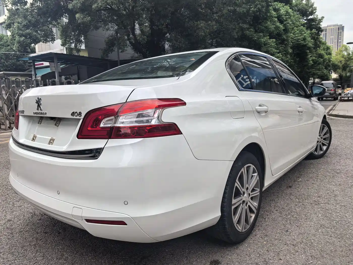 Peugeot 408 2014 1.8L Automatic Luxury Edition фото 22