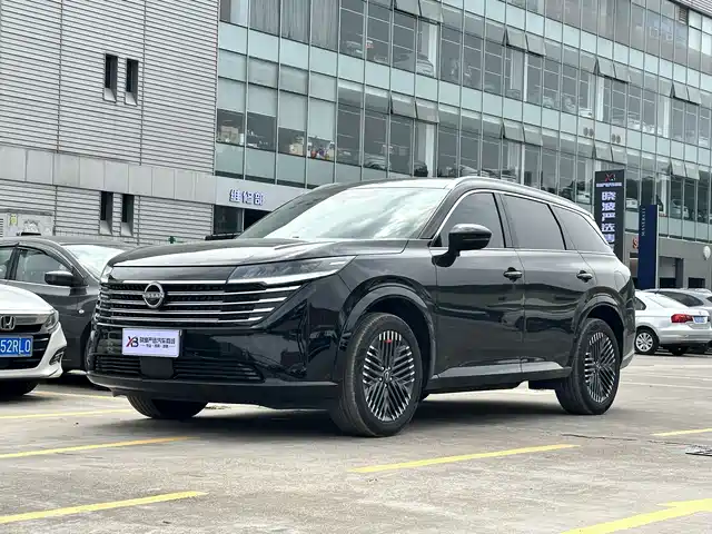 NISSAN EXPLORING THE LAND