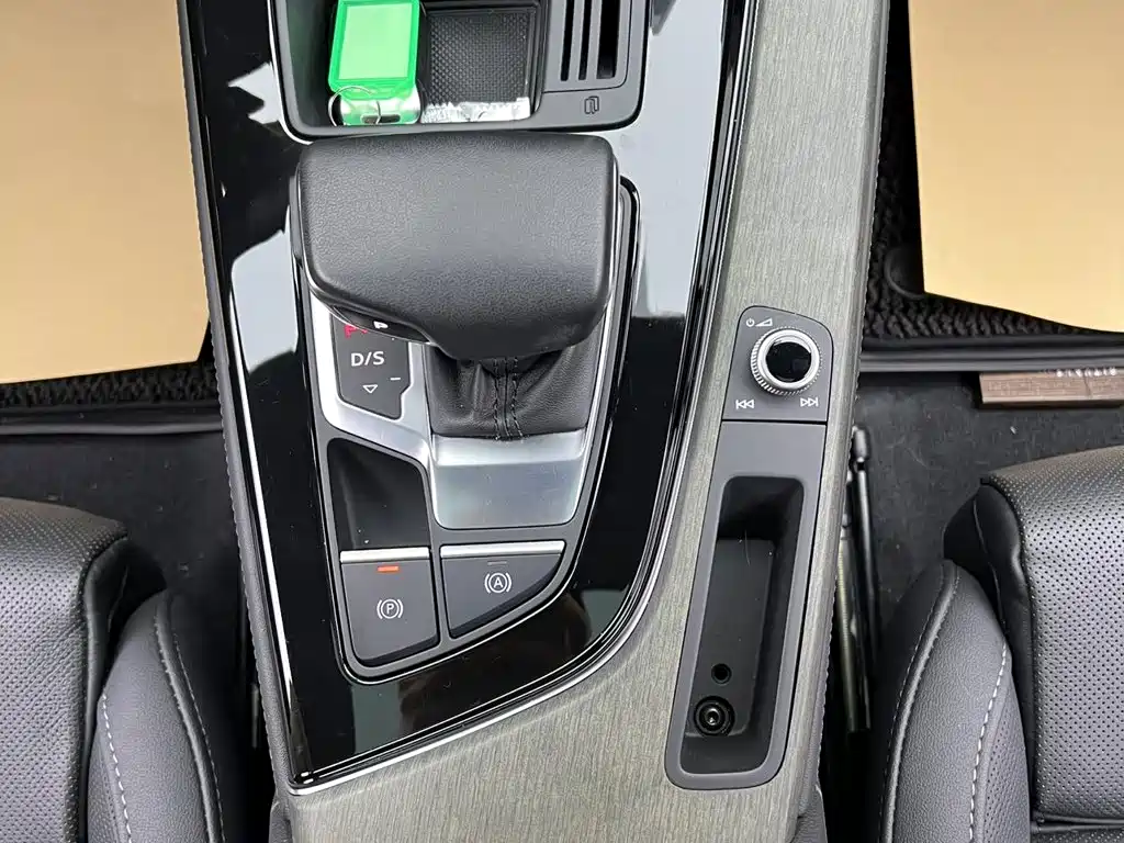 Фото 11 - Audi A4L