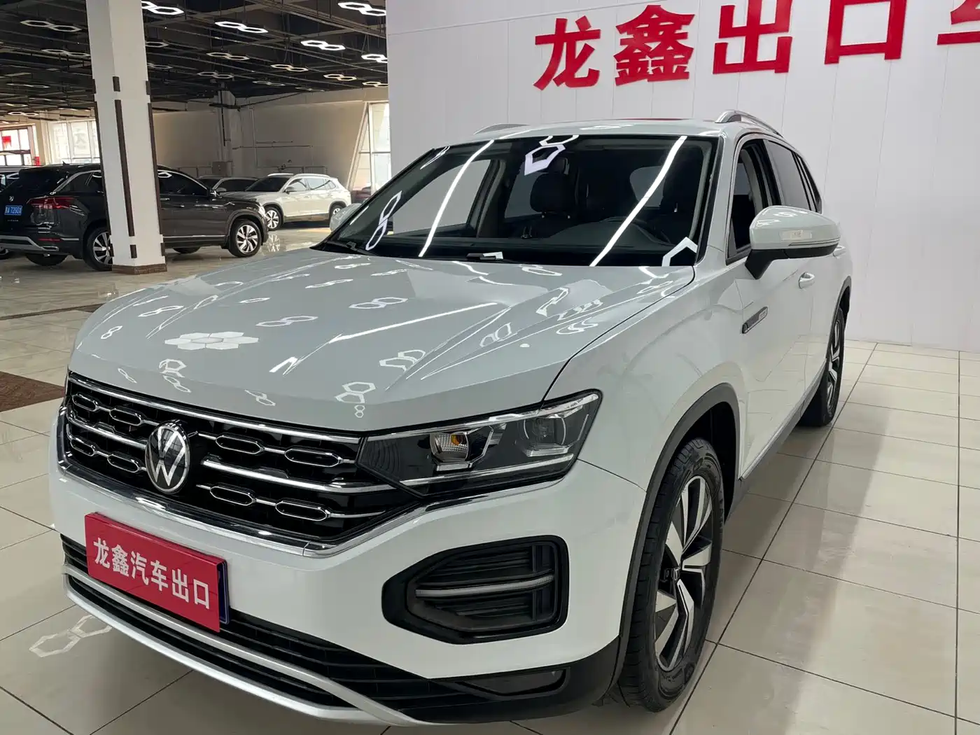 Volkswagen Tayron 2022 280TSI 2WD Luxury Smart Connect Edition фото 2