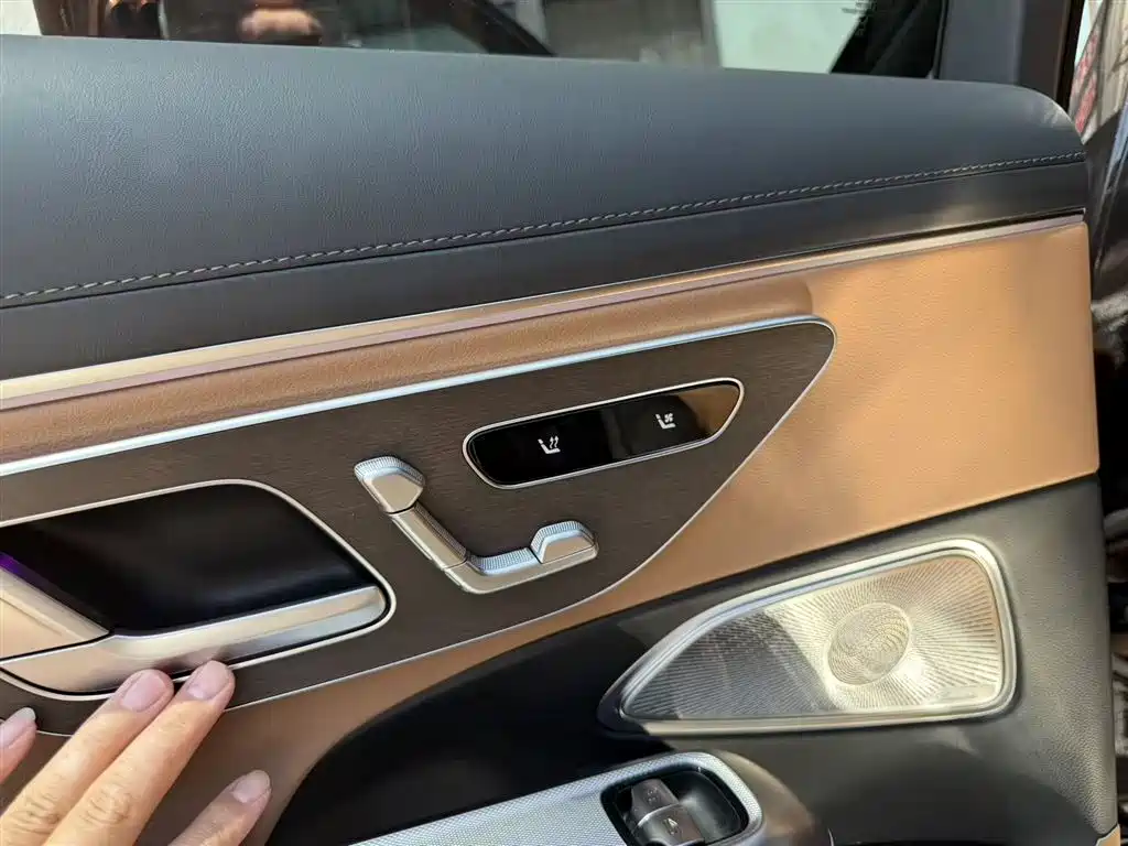 Mercedes-Benz E-Class 2026 E 300 L Luxury фото 6