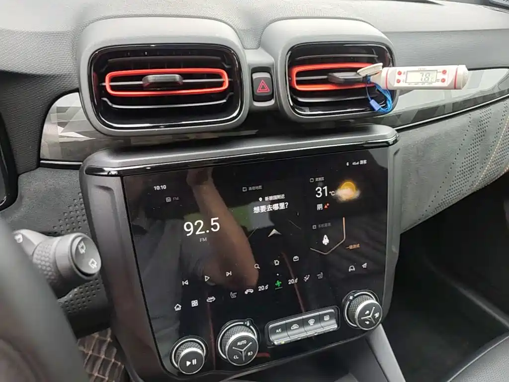 Фото 13 - Lynk & Co 02 Hatchback
