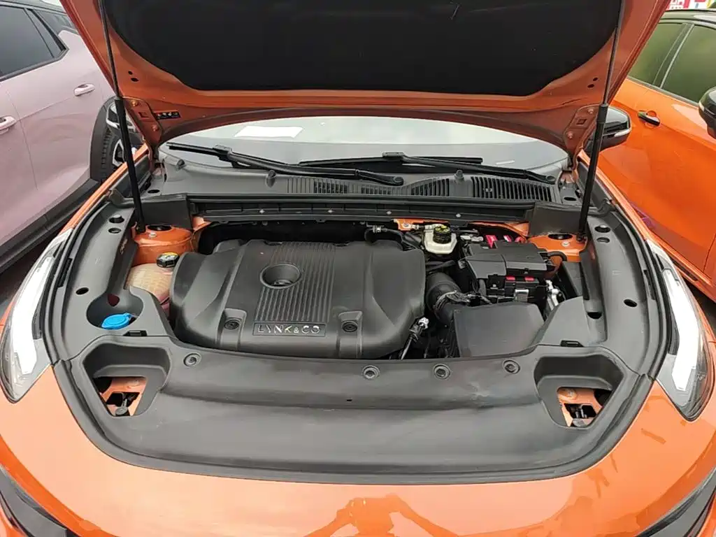 Фото 20 - Lynk & Co 02 Hatchback