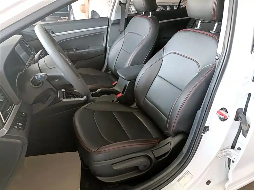 Hyundai Elantra 2016 Model 1.6L Automatic Smart Elite фото 15