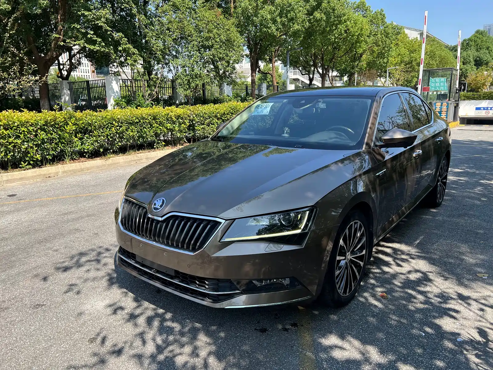 Photo 1 - Škoda Superb