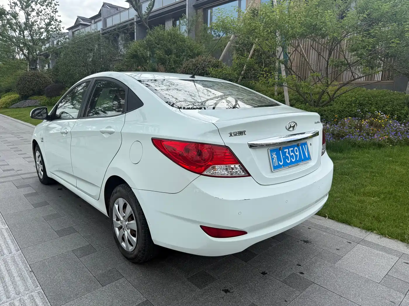 Hyundai Verna 2010 Sedan 1.4L Automatic Comfort GS фото 4