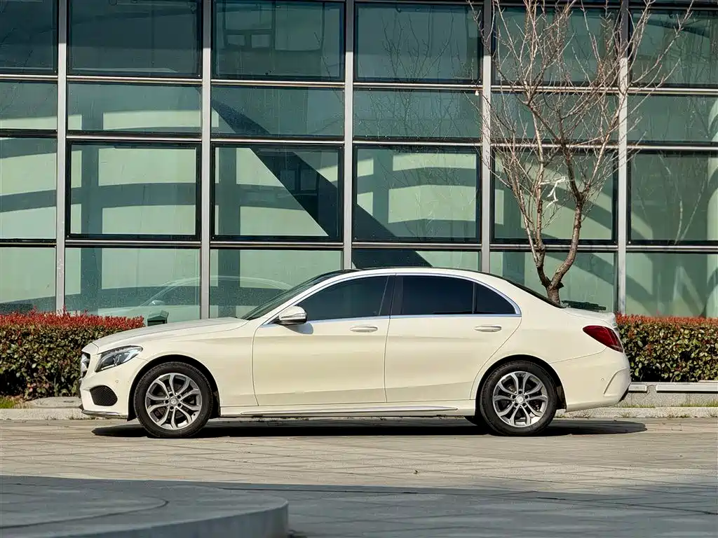 Mercedes-Benz C-Class 2015 C 200 L Sport фото 4
