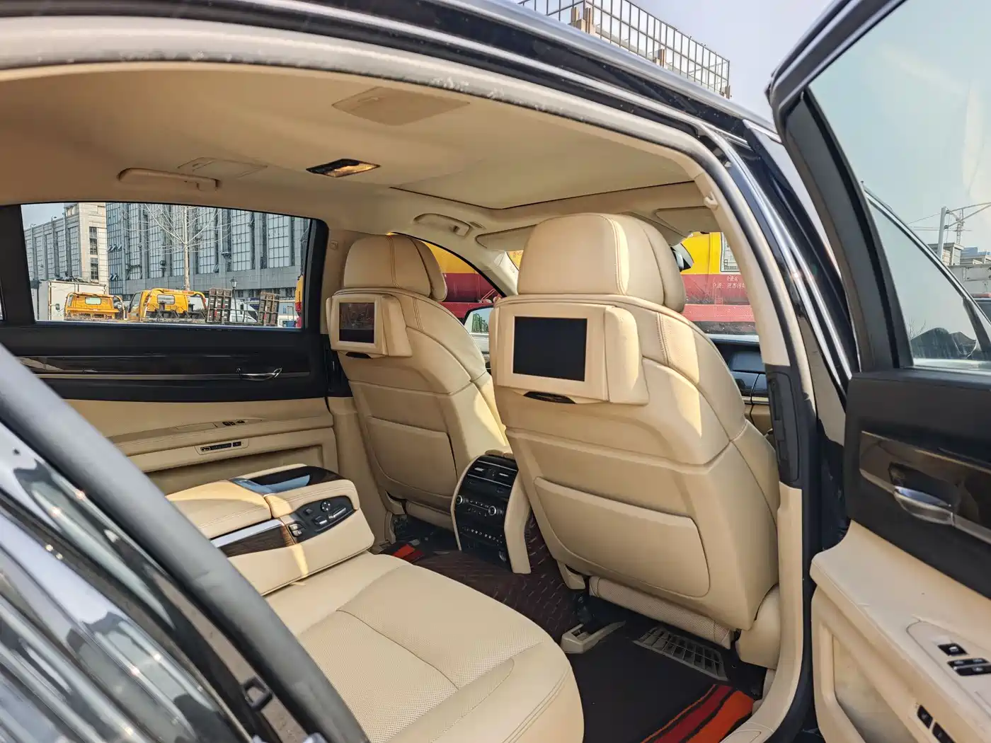 BMW 7 Series 2011 730Li Elegance фото 10
