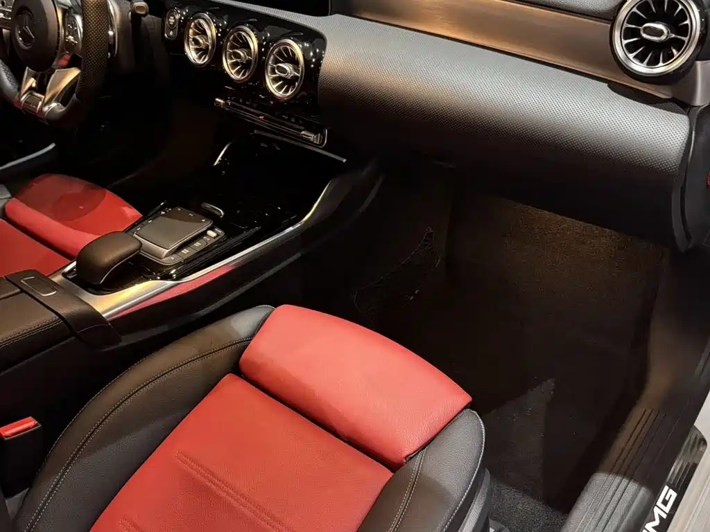 Mercedes-Benz A-Class AMG (Import) 2020 AMG A 35 4MATIC фото 9