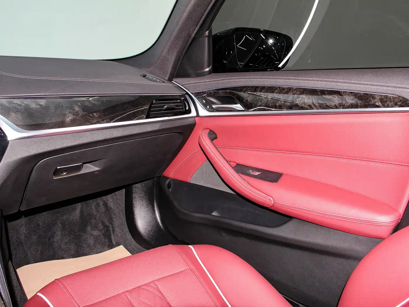 BMW 5 Series 2022 Model Second Facelift 525Li M Sport Package фото 21