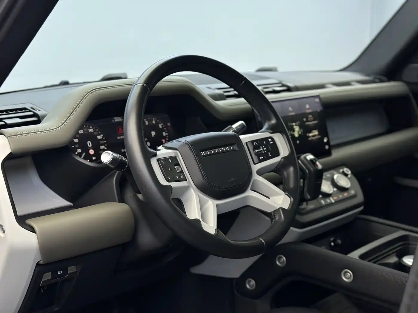 Land Rover Defender 2022 110 P400 X-DYNAMIC HSE фото 7