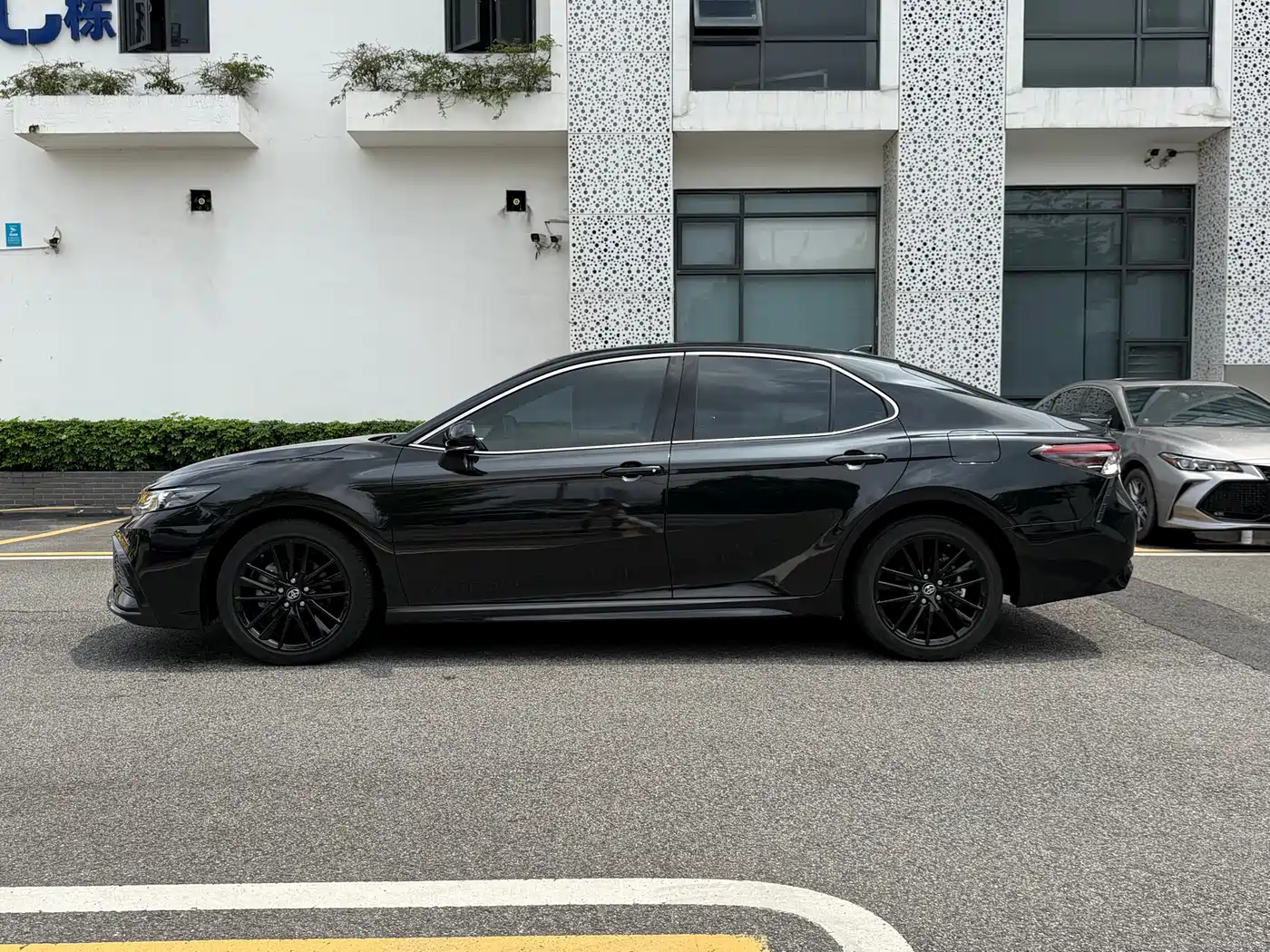 Toyota Camry 2022 2.5S Knight Edition фото 4