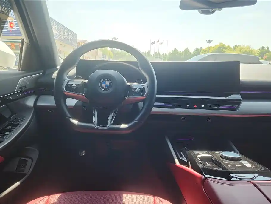 BMW 5 Series 2024 525Li M Sport Package фото 15