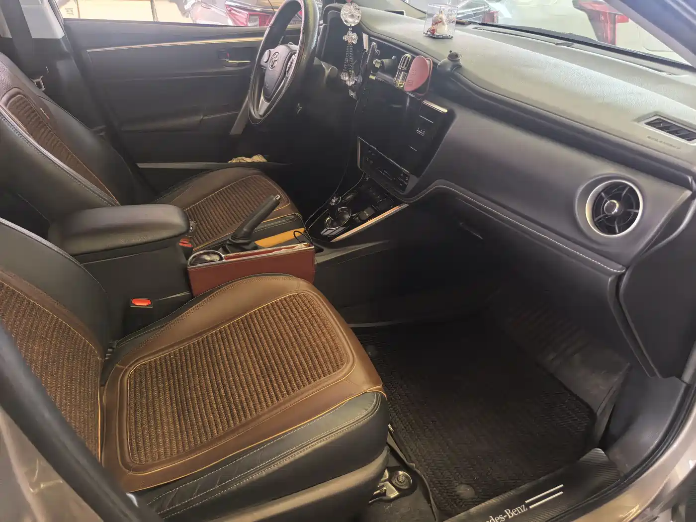 Toyota Corolla 2019 Hybrid 1.8L E-CVT GL-i Pioneer Edition фото 13