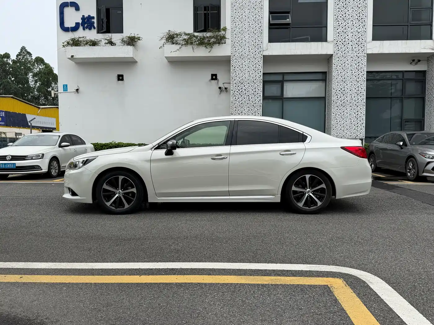 Subaru Legacy 2016 2.5i AWD Glory Edition фото 4