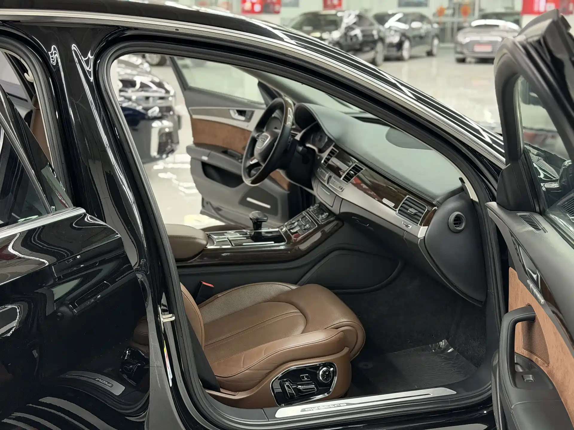 Photo 9 - Audi A8