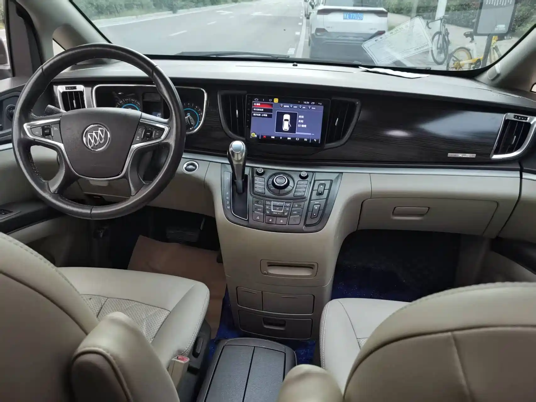 Photo 9 - Buick GL8