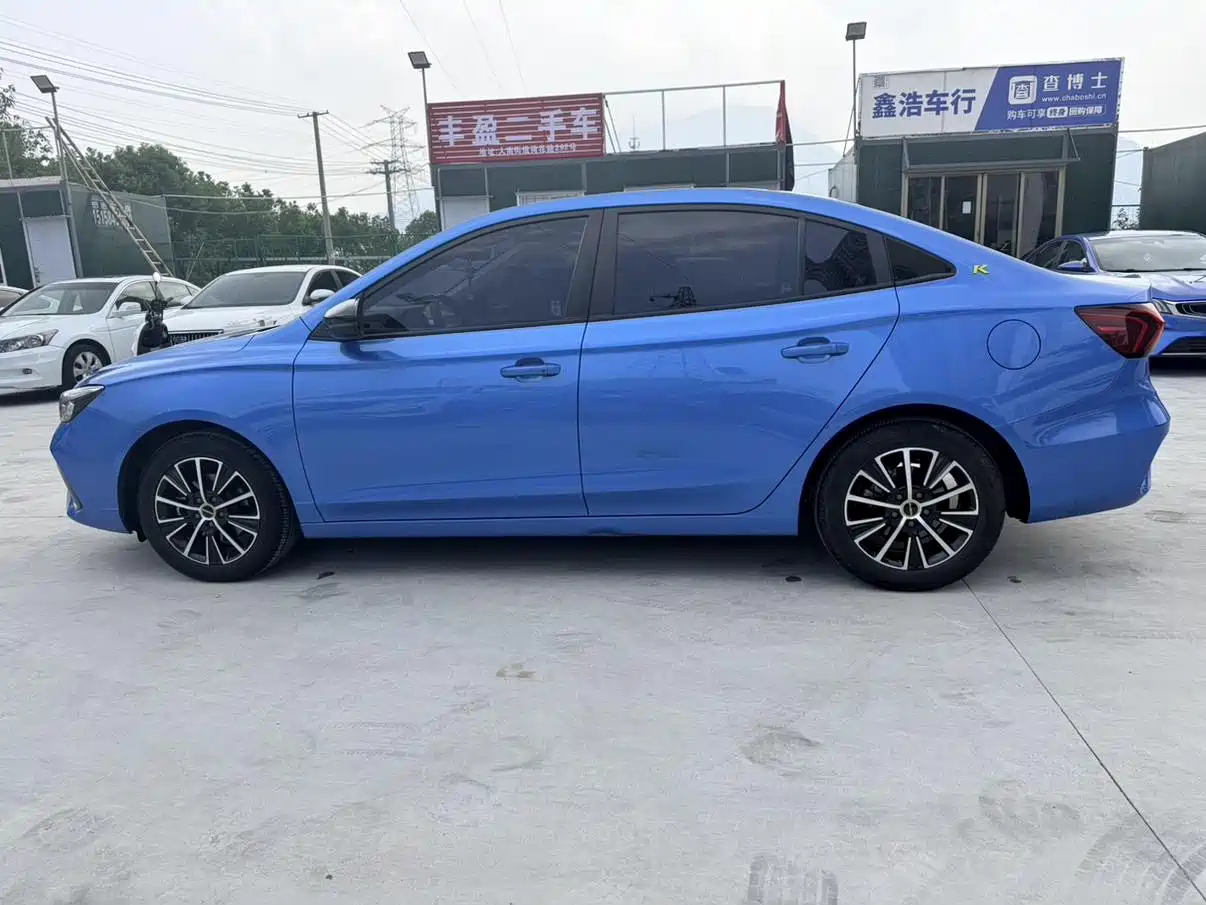 Фото 18 - Roewe i5