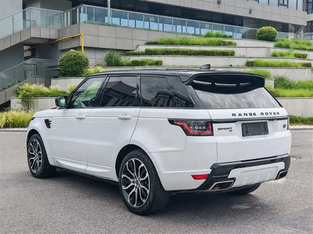 Land Rover Range Rover Sport 2021 3.0 L6 Gloss Black Edition фото 11