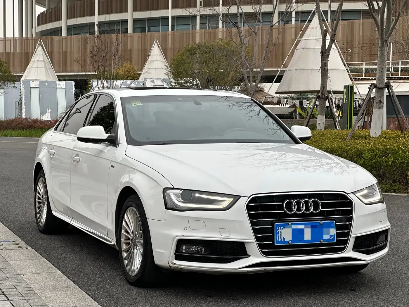 Audi A4L 2016 35 TFSI Collector's Edition S line Comfort фото 3