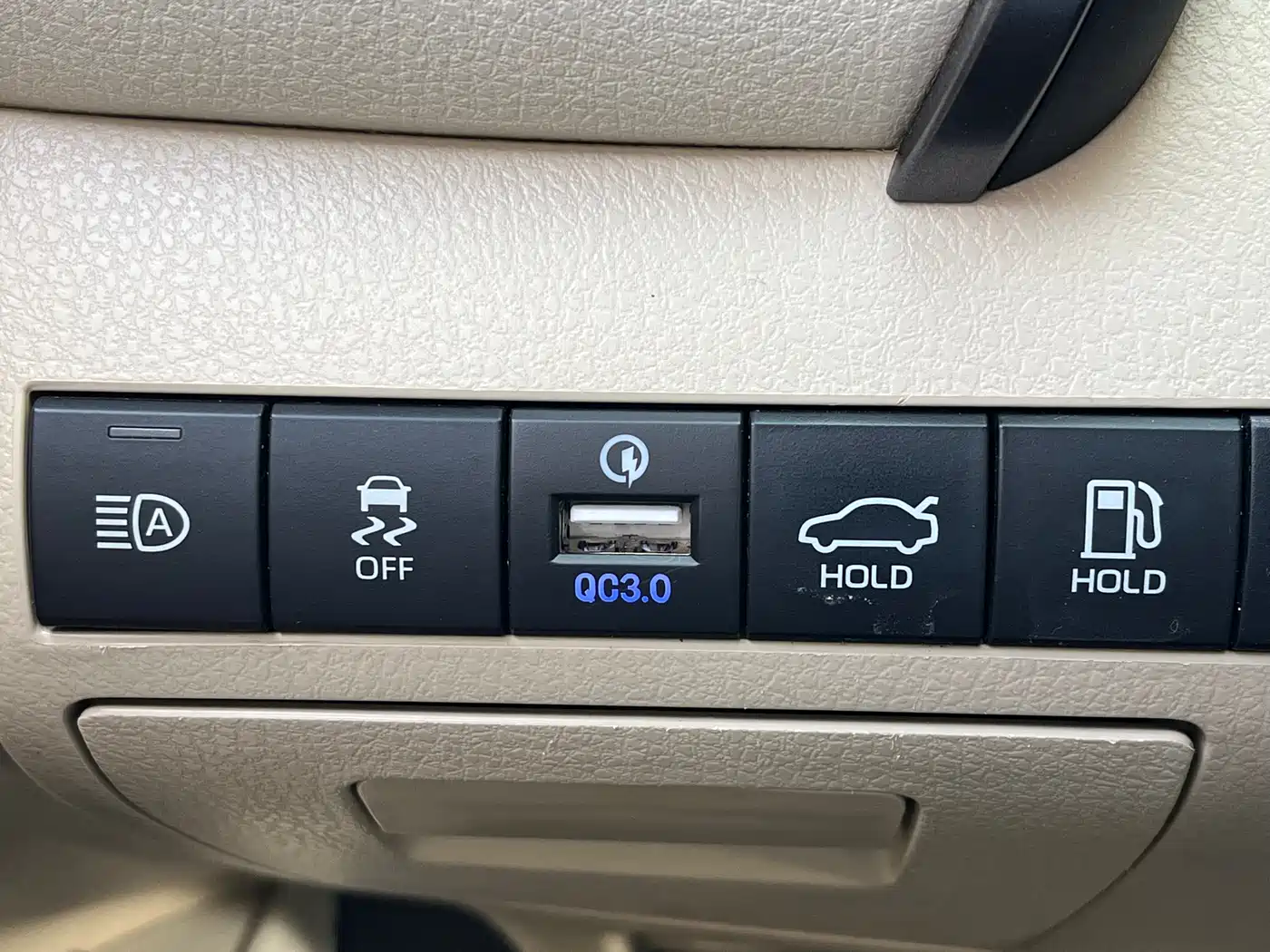 Toyota Camry 2019 Hybrid 2.5HG Luxury Edition China V фото 18