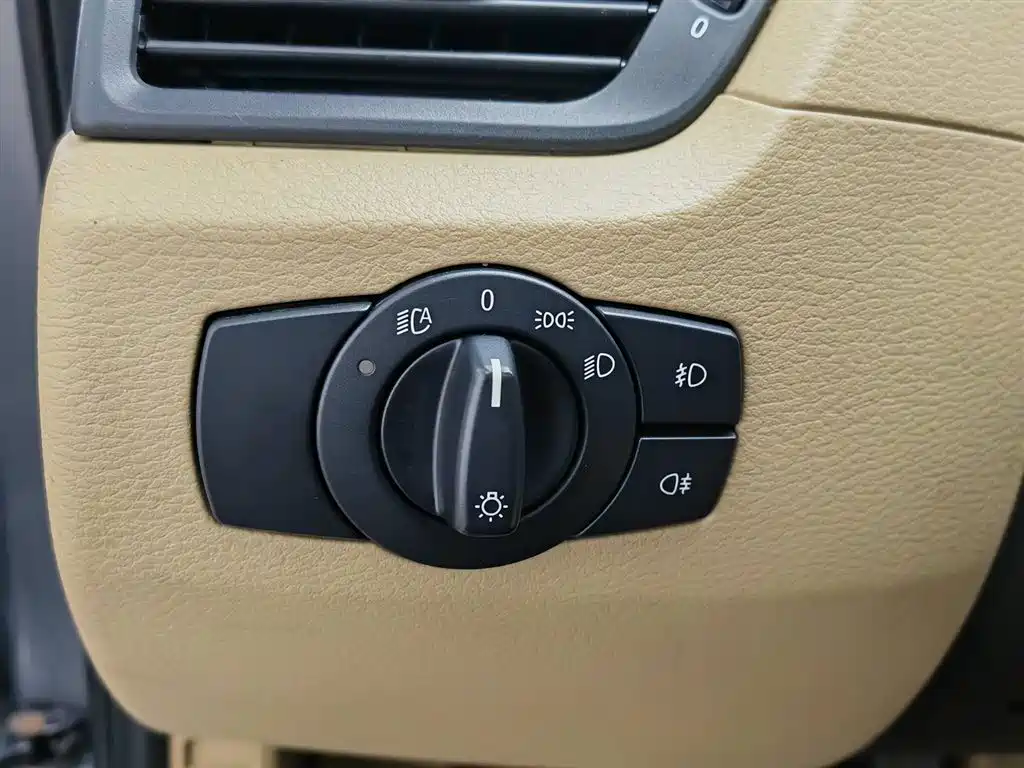 BMW X1 (Import) 2010 xDrive28i фото 21
