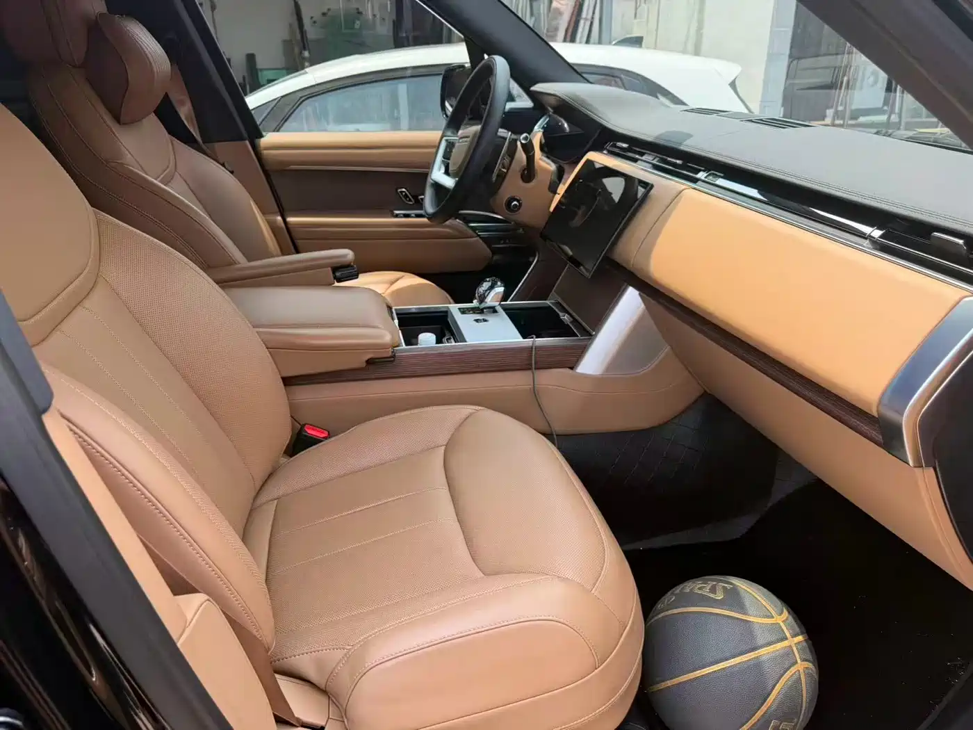Land Rover Range Rover 2026 2025 3.0 L6 400PS Flourishing Era Extended Wheelbase