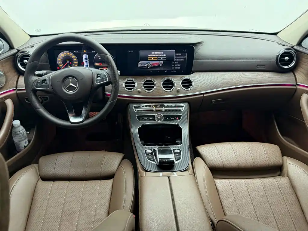 Photo 4 - Mercedes-Benz E-Class