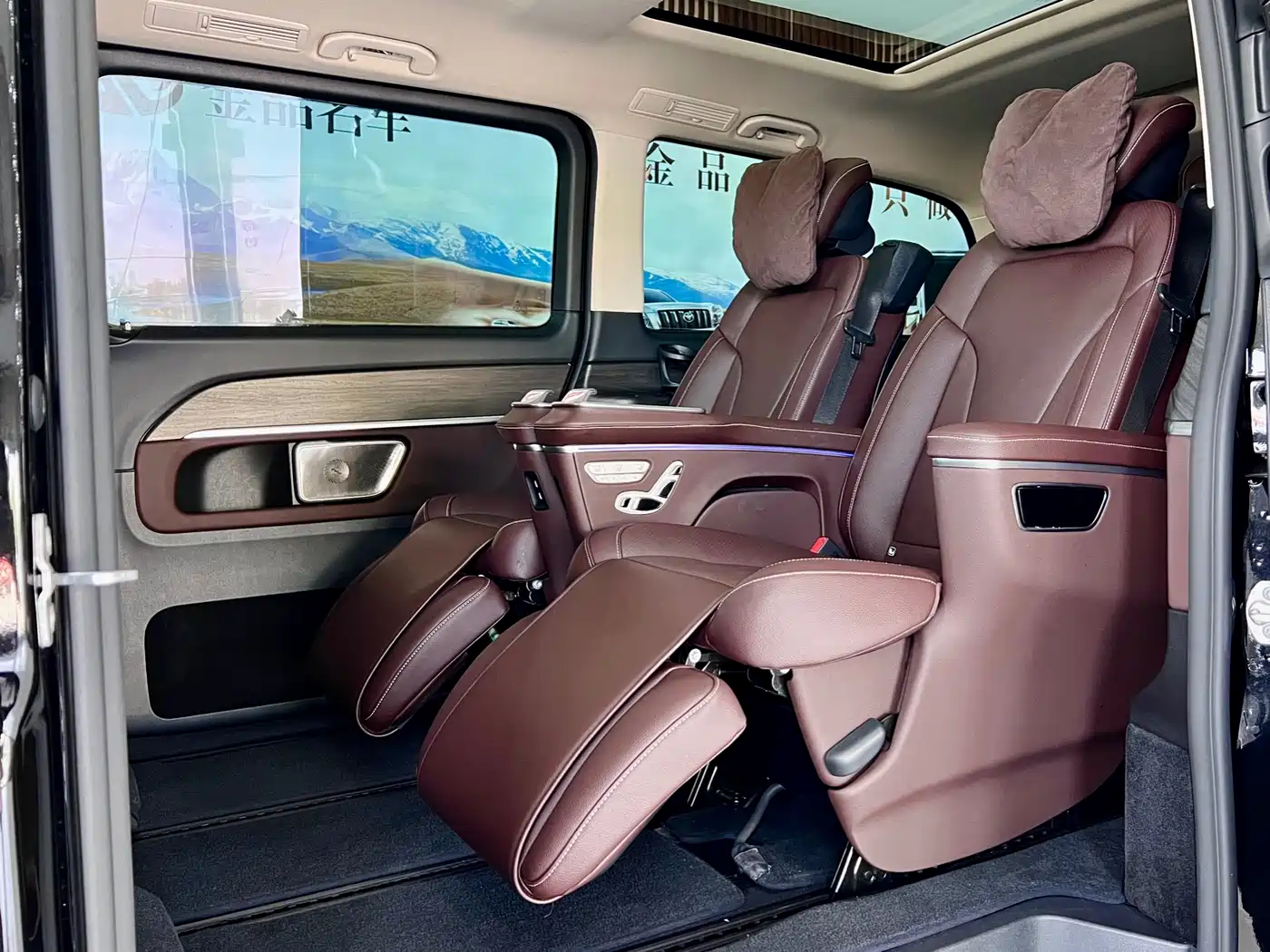 Mercedes-Benz V-Class 2024 V 300 L Long Wheelbase Premium фото 10