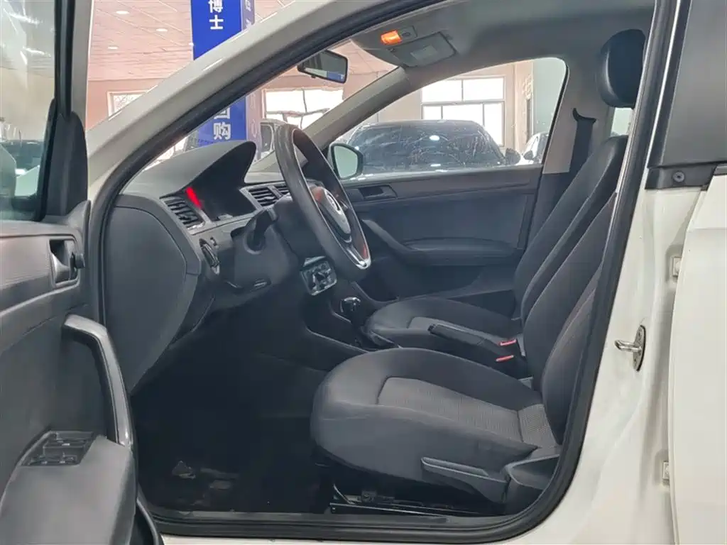 VOLKSWAGEN SANTANA