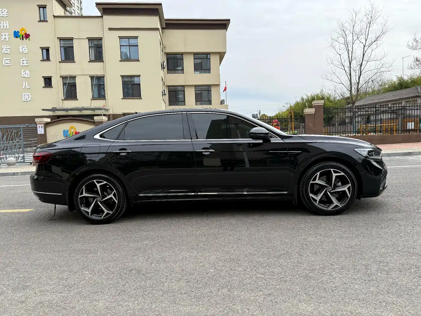 Volkswagen Passat 2023 330TSI Starlight Luxury Edition фото 7