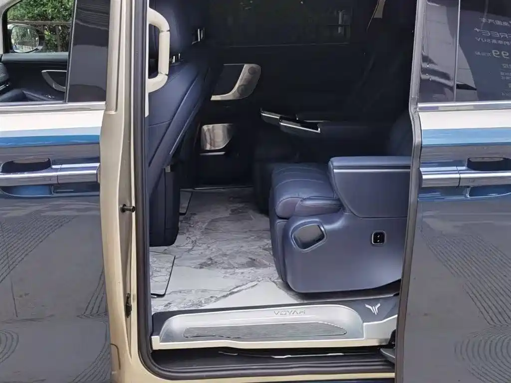 Voyah Auto Voyah Dreamer 2025 Model PHEV Basic Version фото 3