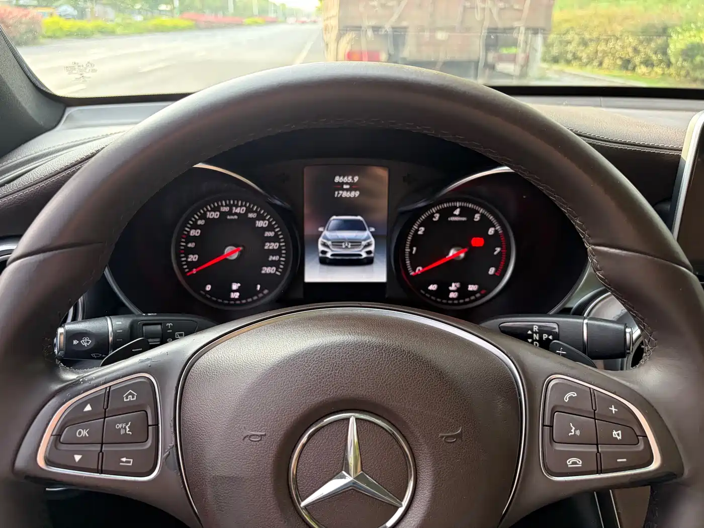 Mercedes-Benz GLC 2016 GLC 300 4MATIC Dynamic фото 12