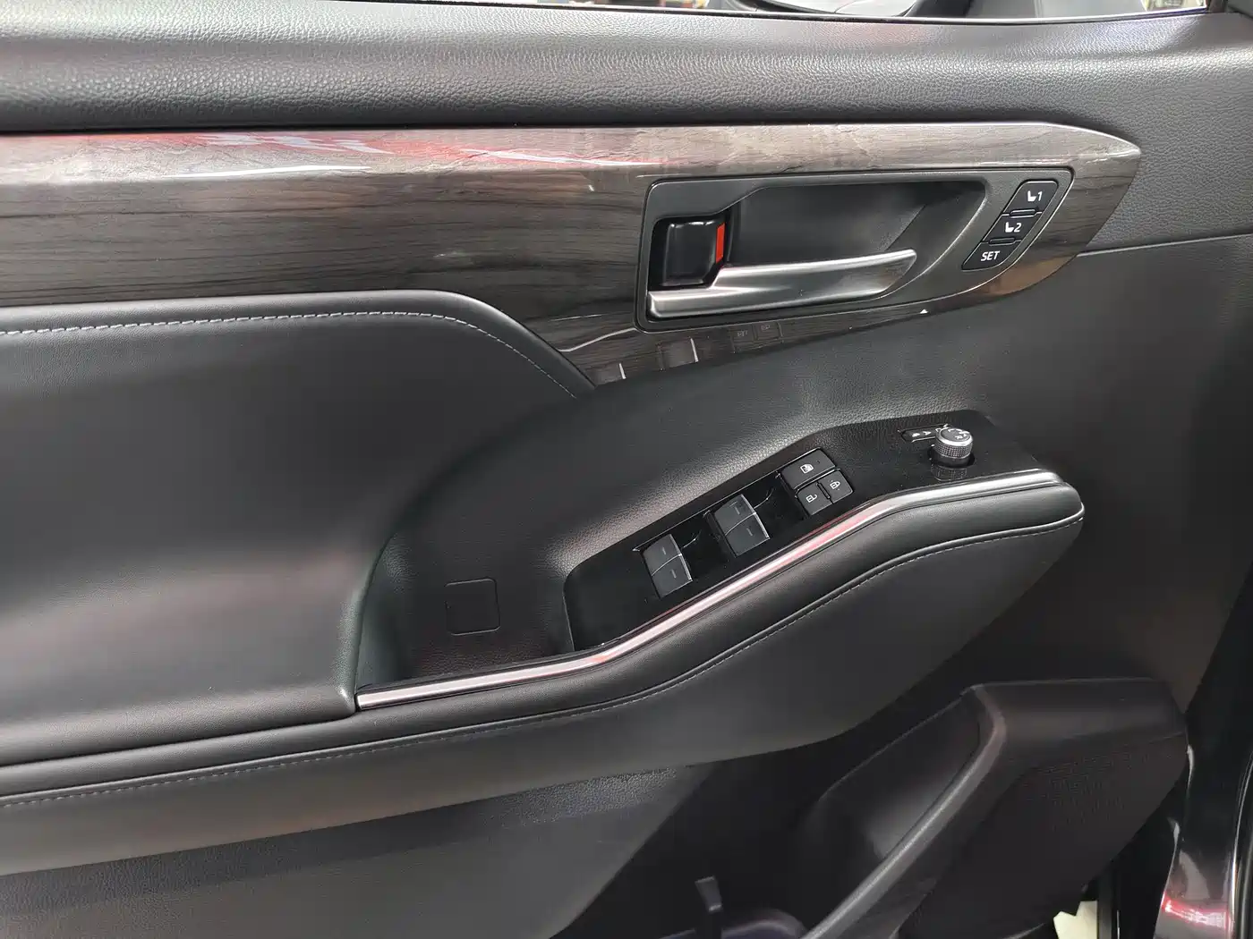 Toyota Highlander 2022 Dual Engine 2.5L 4WD Supreme Edition 7-Seater фото 12
