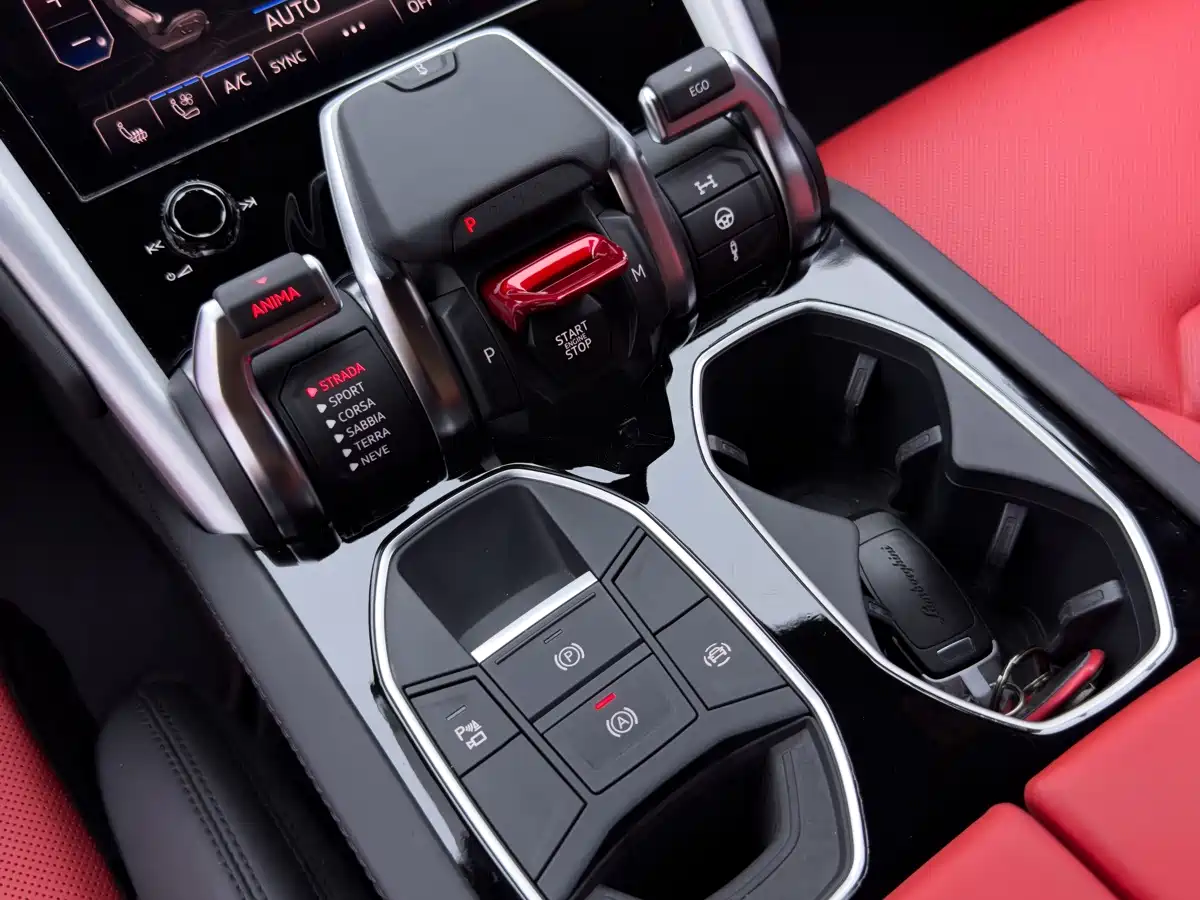Фото 25 - Lamborghini Urus