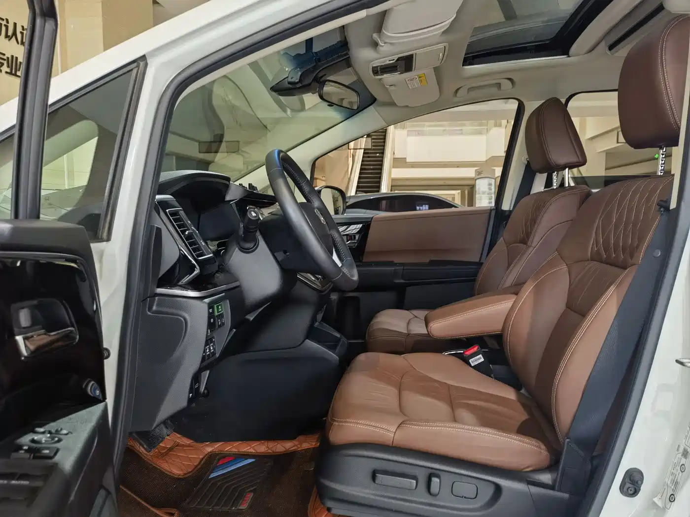 Honda Elysion 2019 2.0L Hybrid Supreme Edition фото 4
