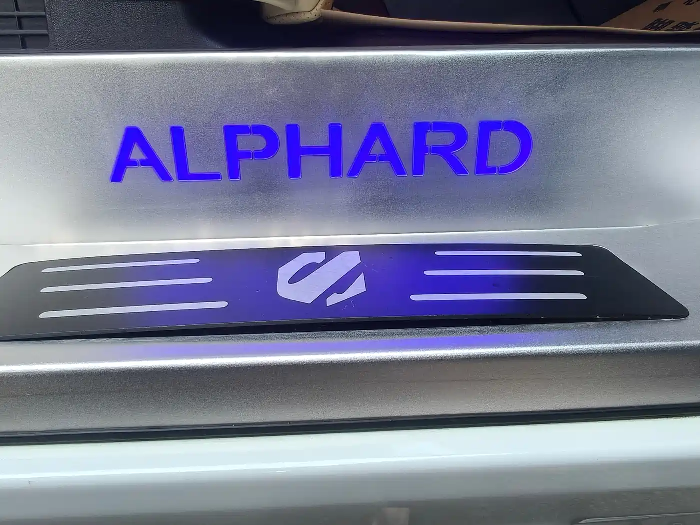 Toyota Alphard 2021 Hybrid 2.5L Luxury фото 19