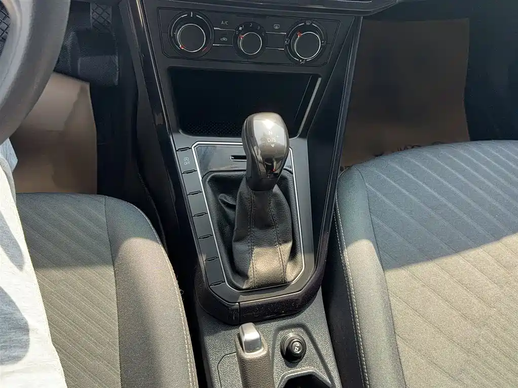 Volkswagen Lavida 2023 Xinrui 1.5L Auto Xinyi Edition фото 9