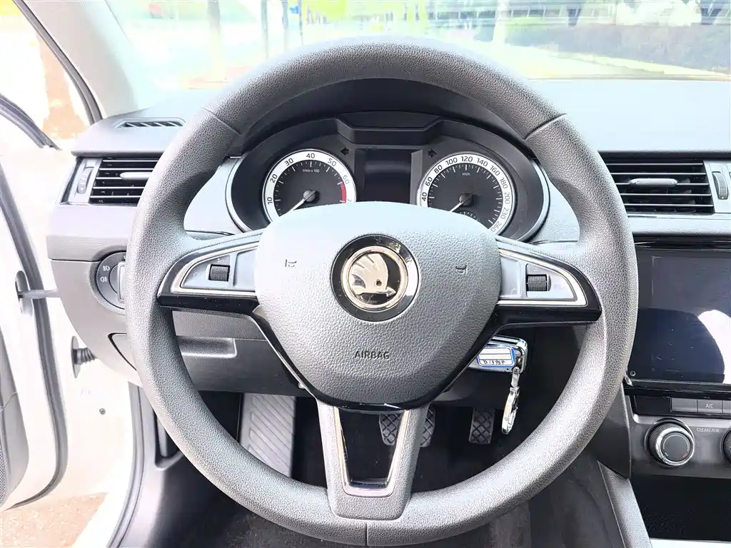 Škoda Octavia 2022 1.5L Automatic Comfort Edition фото 3