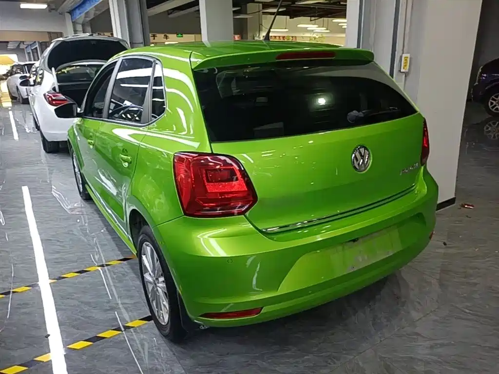 Volkswagen Polo 2014 1.6L Automatic Luxury Edition фото 5