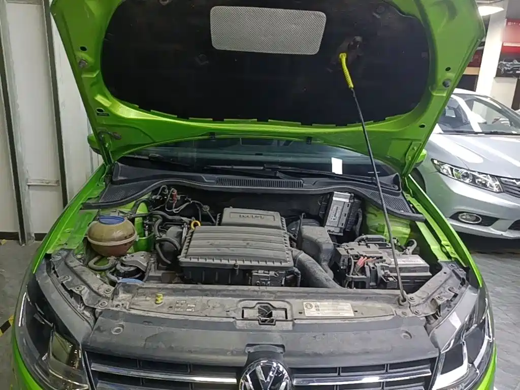 Volkswagen Polo 2014 1.6L Automatic Luxury Edition фото 20